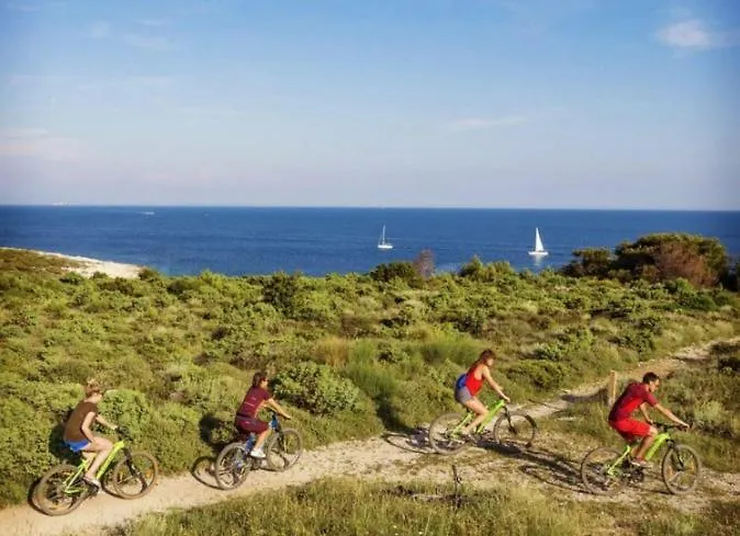 Campsite Luxury Home Alpha, Pool, Camp Volme - Nearby Kamenjak Banjole