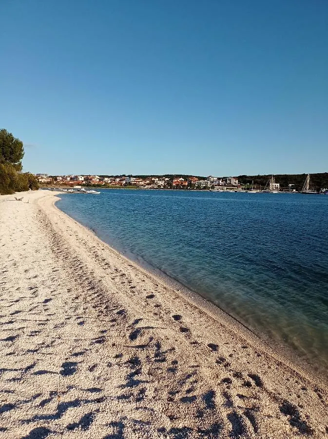 Luxury Home Alpha, Pool, Camp Volme - Nearby Kamenjak Banjole Campsite