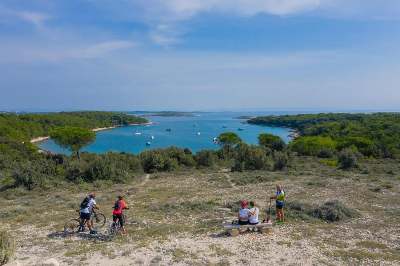 Luxury Home Alpha, Pool, Camp Volme - Nearby Kamenjak Banjole Croatia